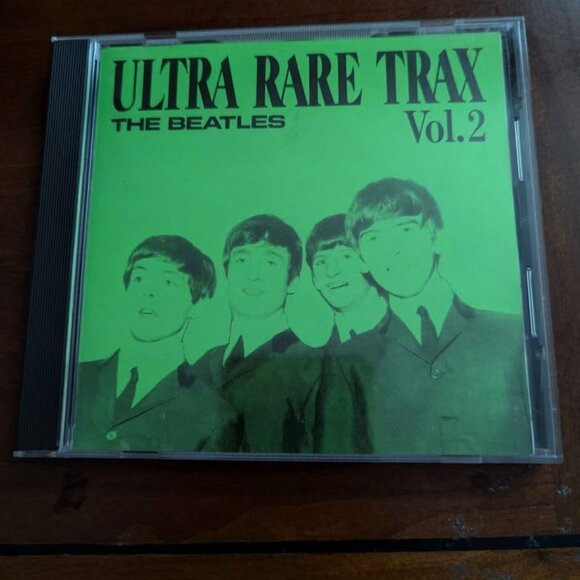 The Beatles Ultra Rare Trax Vol 2 ORIGINAL ISSUE IMPORT - Picture 1 of 4